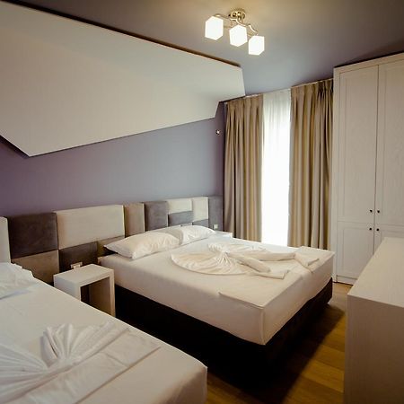 Hotel Lubjana Драч Екстериор снимка